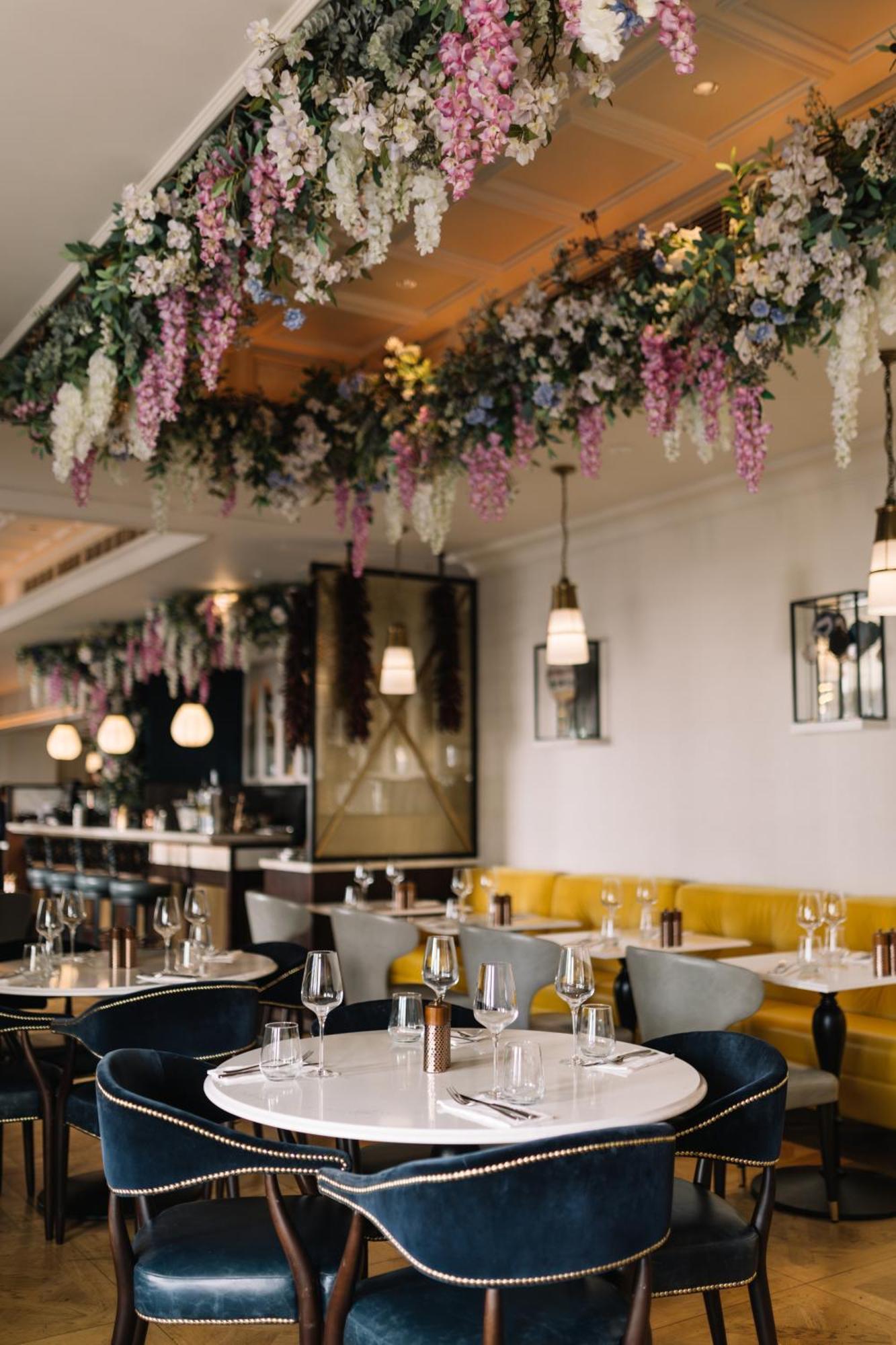 100 Queen'S Gate Hotel London, Curio Collection By Hilton Exterior photo Interior of the restaurant