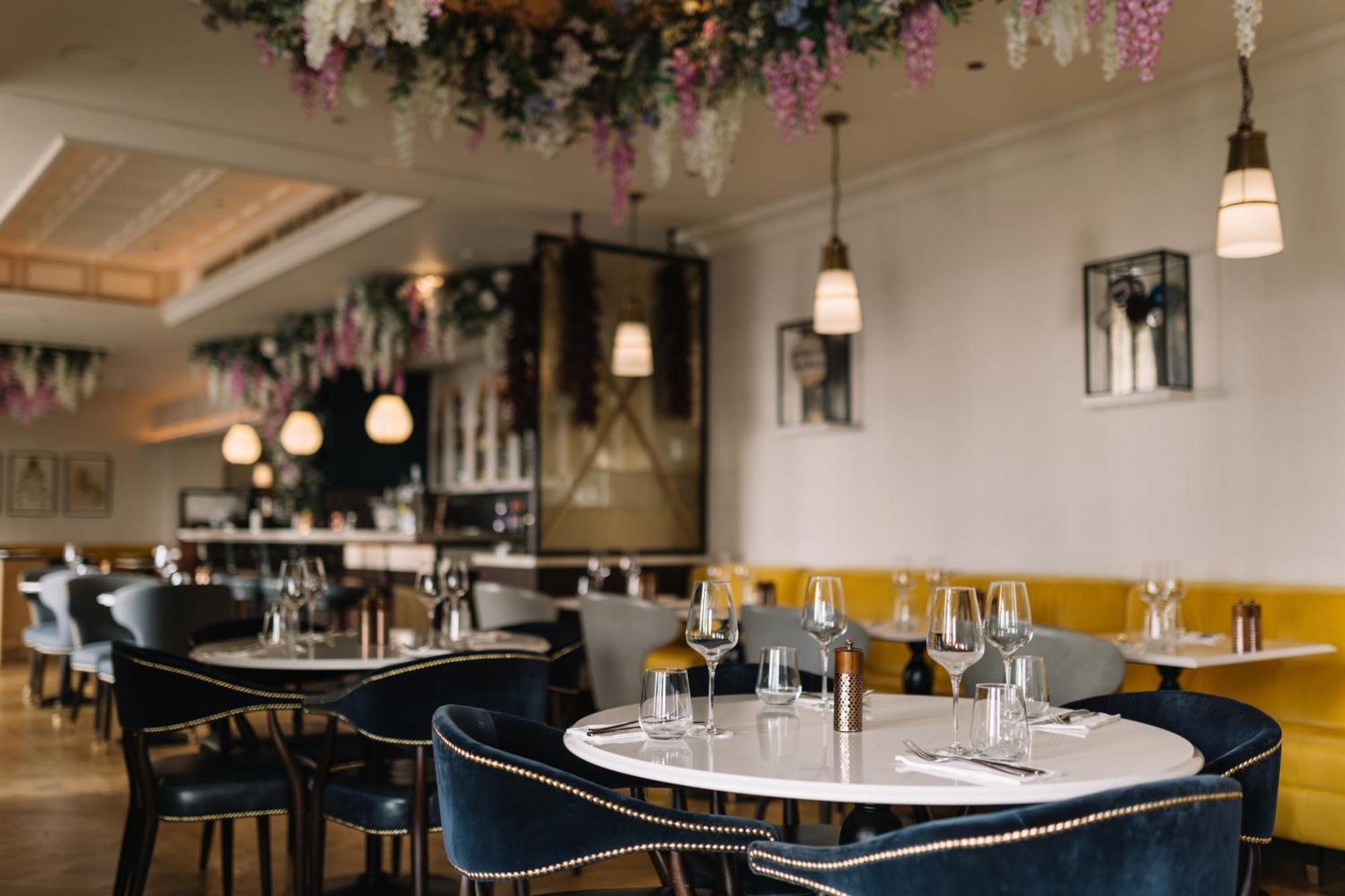 100 Queen'S Gate Hotel London, Curio Collection By Hilton Exterior photo Interior of the restaurant