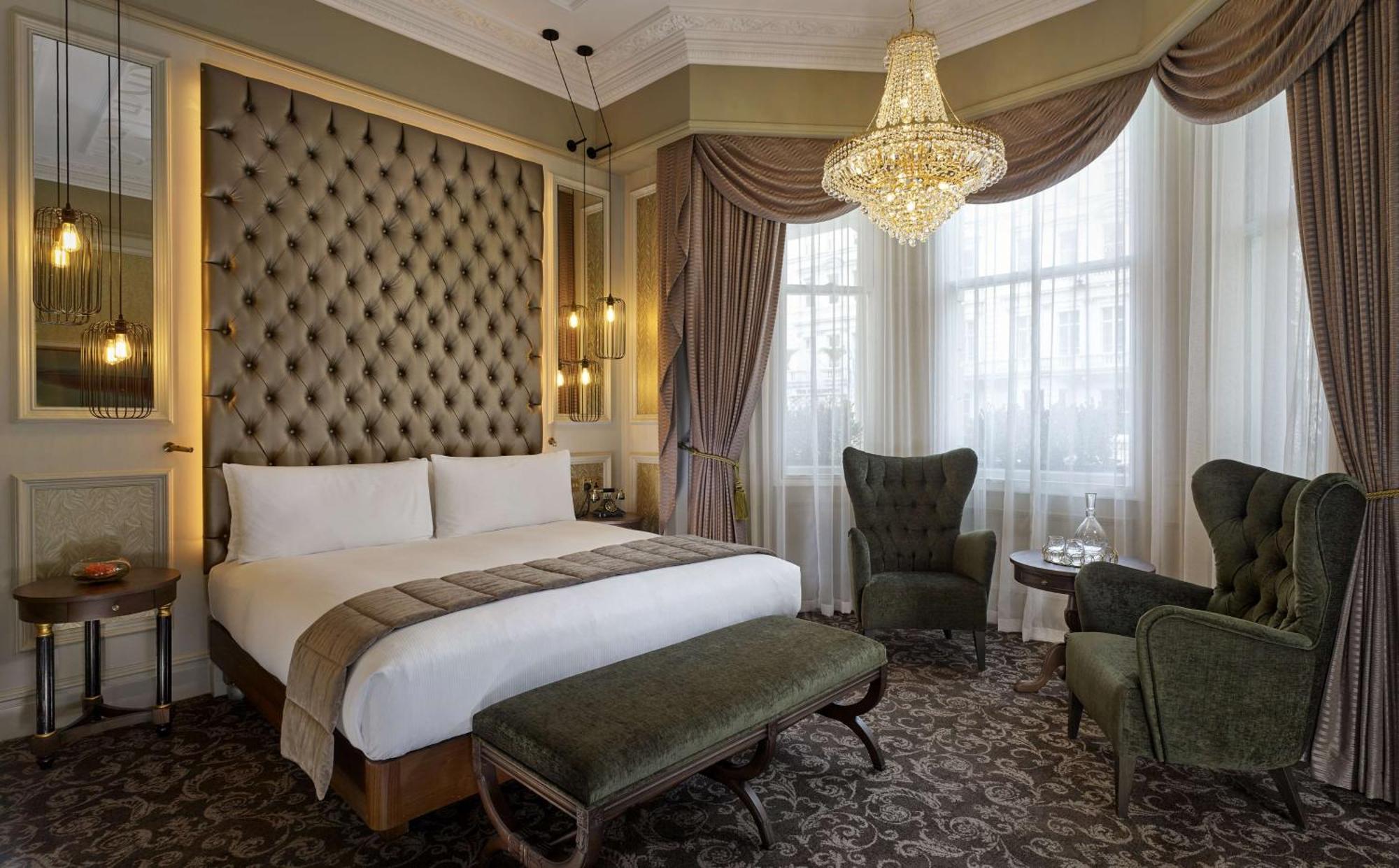 100 Queen'S Gate Hotel London, Curio Collection By Hilton Exterior photo A bedroom at the hotel