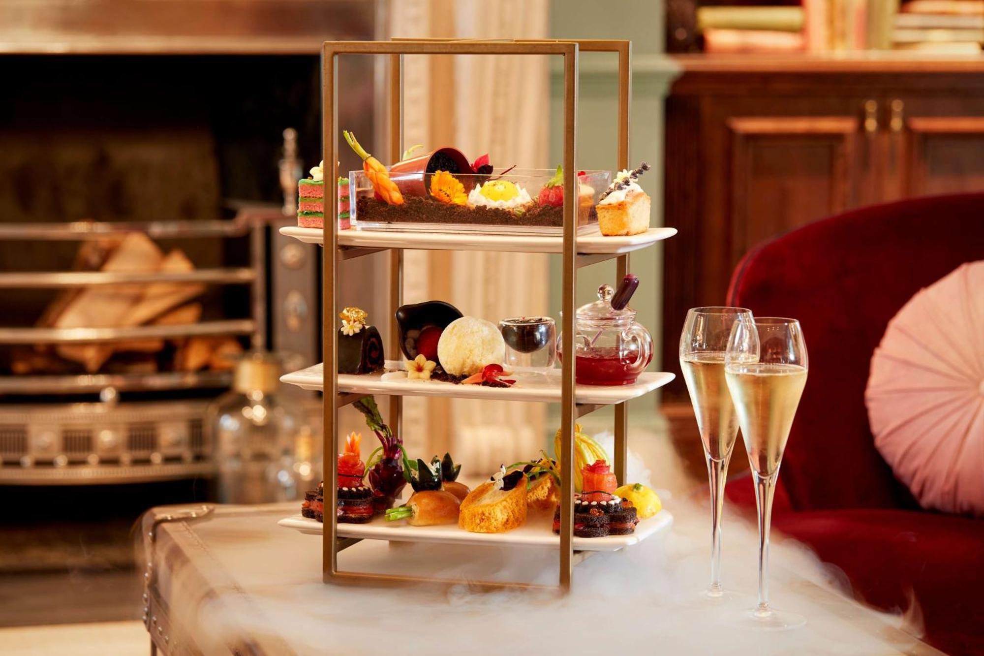 100 Queen'S Gate Hotel London, Curio Collection By Hilton Exterior photo Afternoon tea at the Ritz