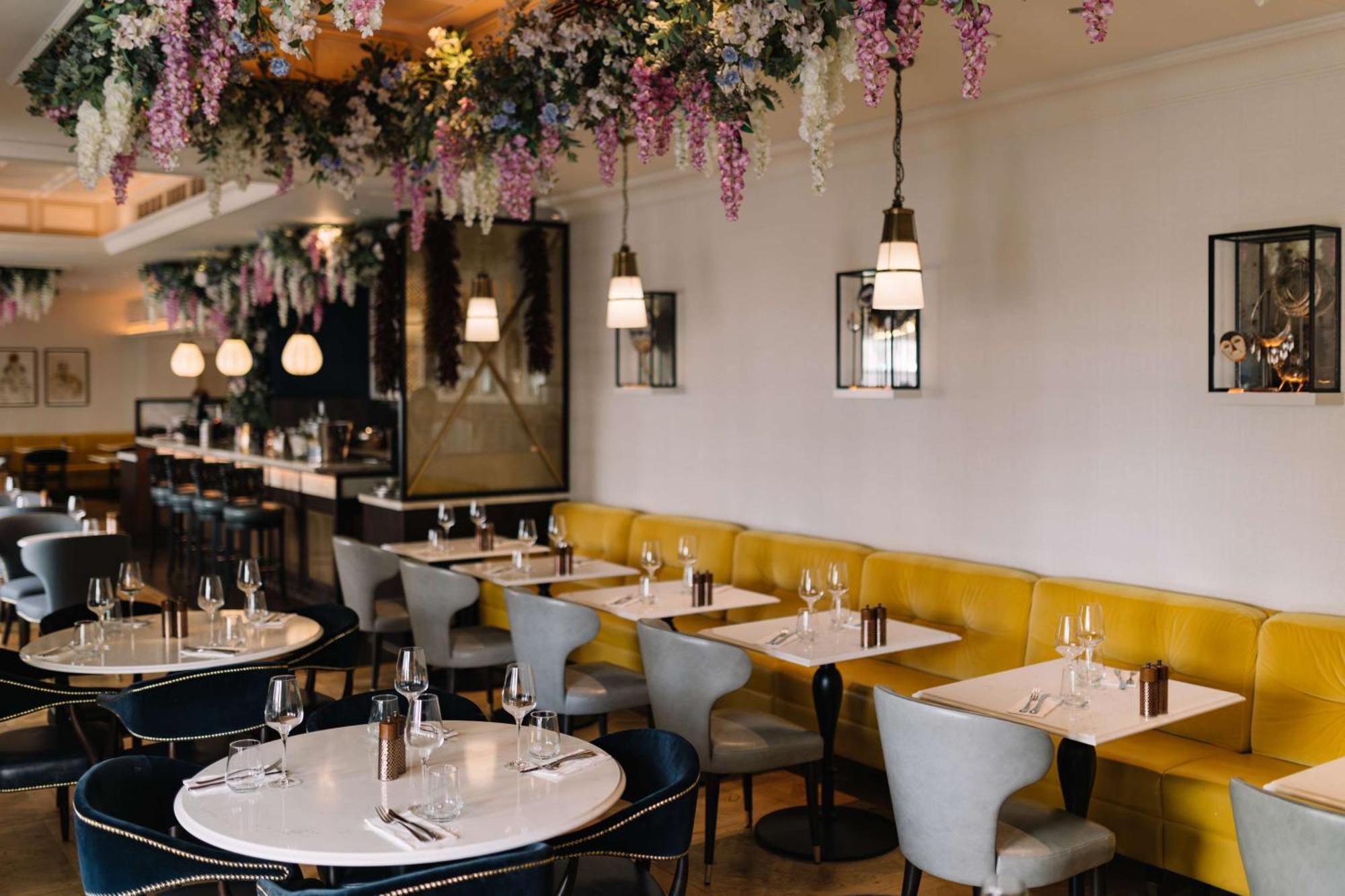 100 Queen'S Gate Hotel London, Curio Collection By Hilton Exterior photo Interior of the restaurant