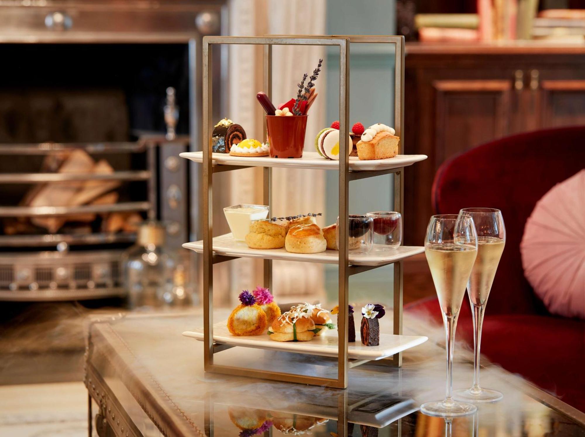 100 Queen'S Gate Hotel London, Curio Collection By Hilton Exterior photo Afternoon tea at The Ivy, St John's Wood