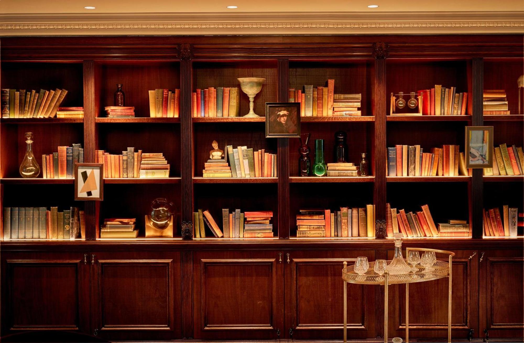 100 Queen'S Gate Hotel London, Curio Collection By Hilton Interior photo Library at the St. Regis