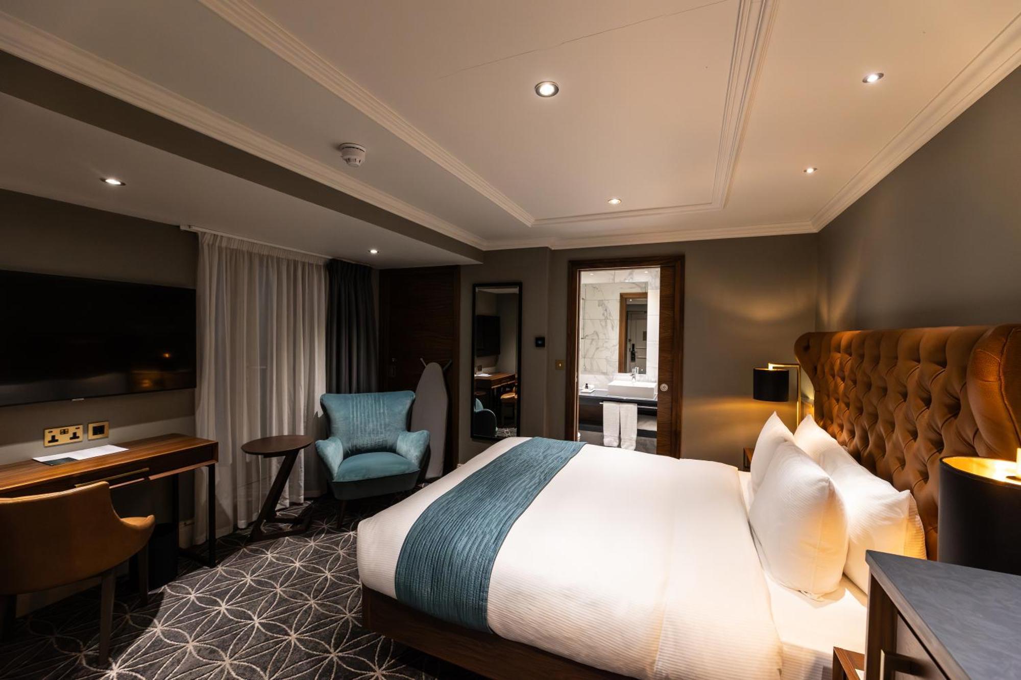 100 Queen'S Gate Hotel London, Curio Collection By Hilton Exterior photo Deluxe Room