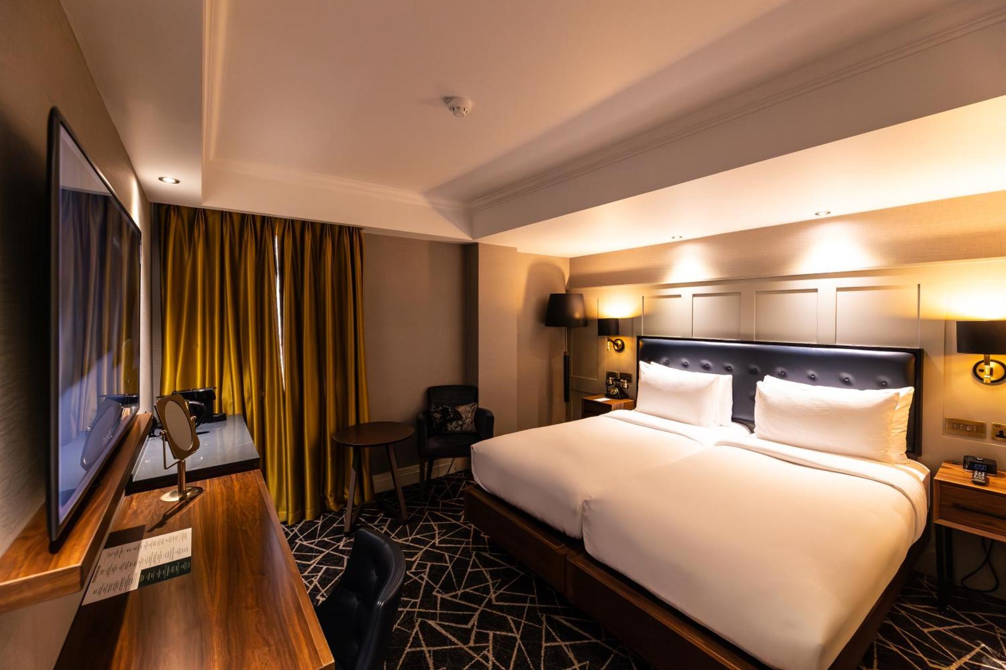 100 Queen'S Gate Hotel London, Curio Collection By Hilton Exterior photo Deluxe Room