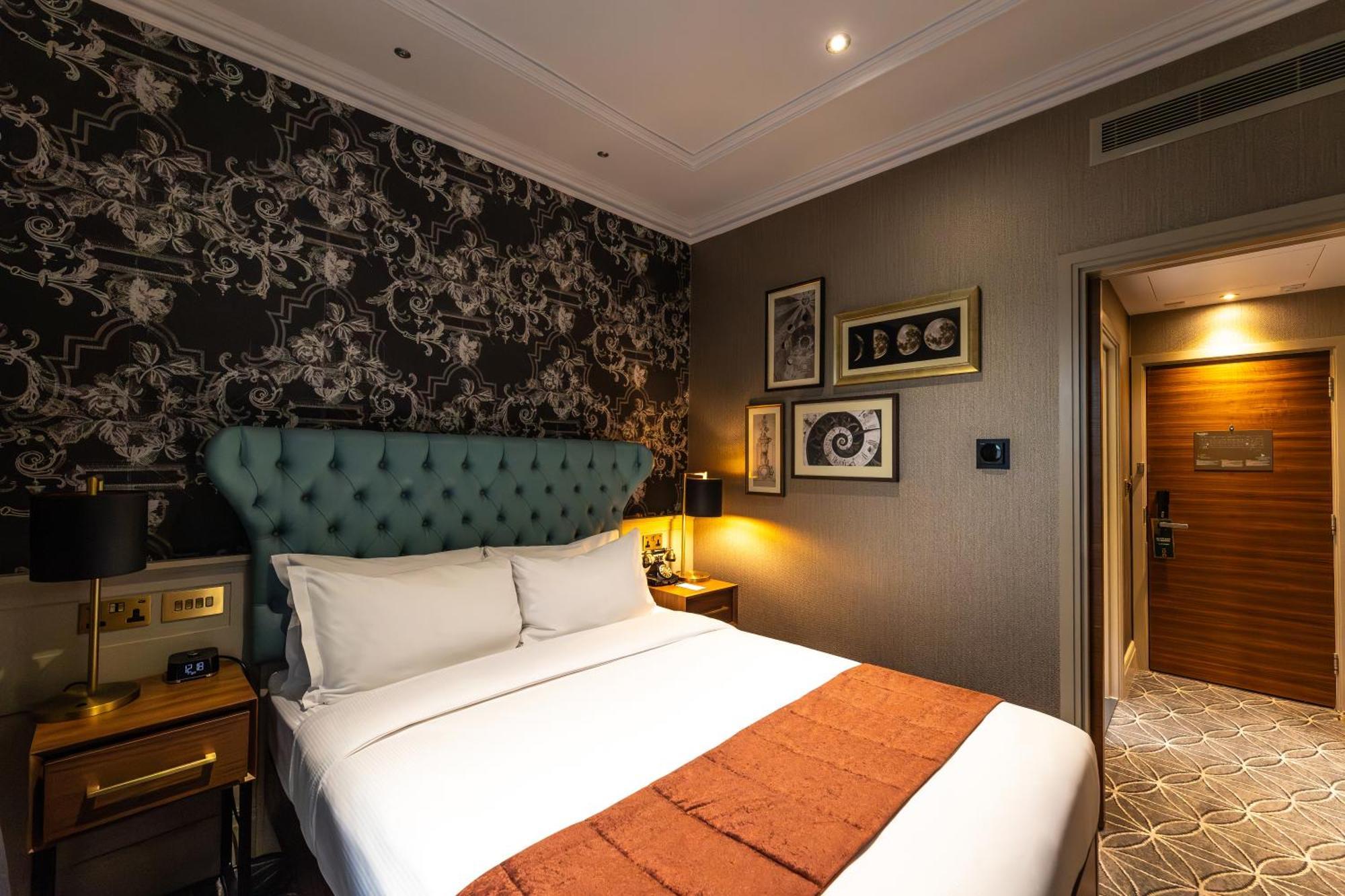 100 Queen'S Gate Hotel London, Curio Collection By Hilton Exterior photo Deluxe Room