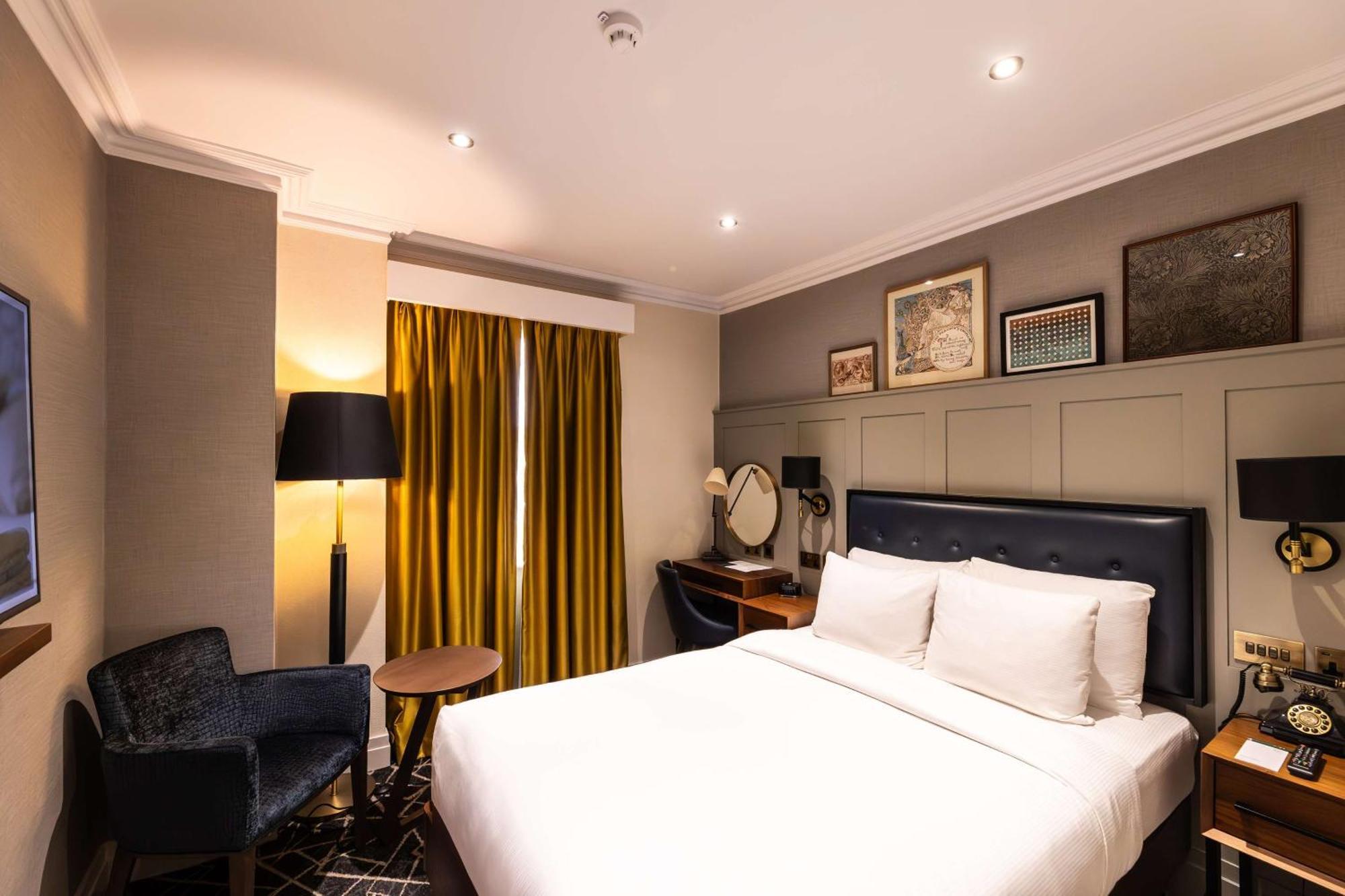 100 Queen'S Gate Hotel London, Curio Collection By Hilton Exterior photo A room at the hotel