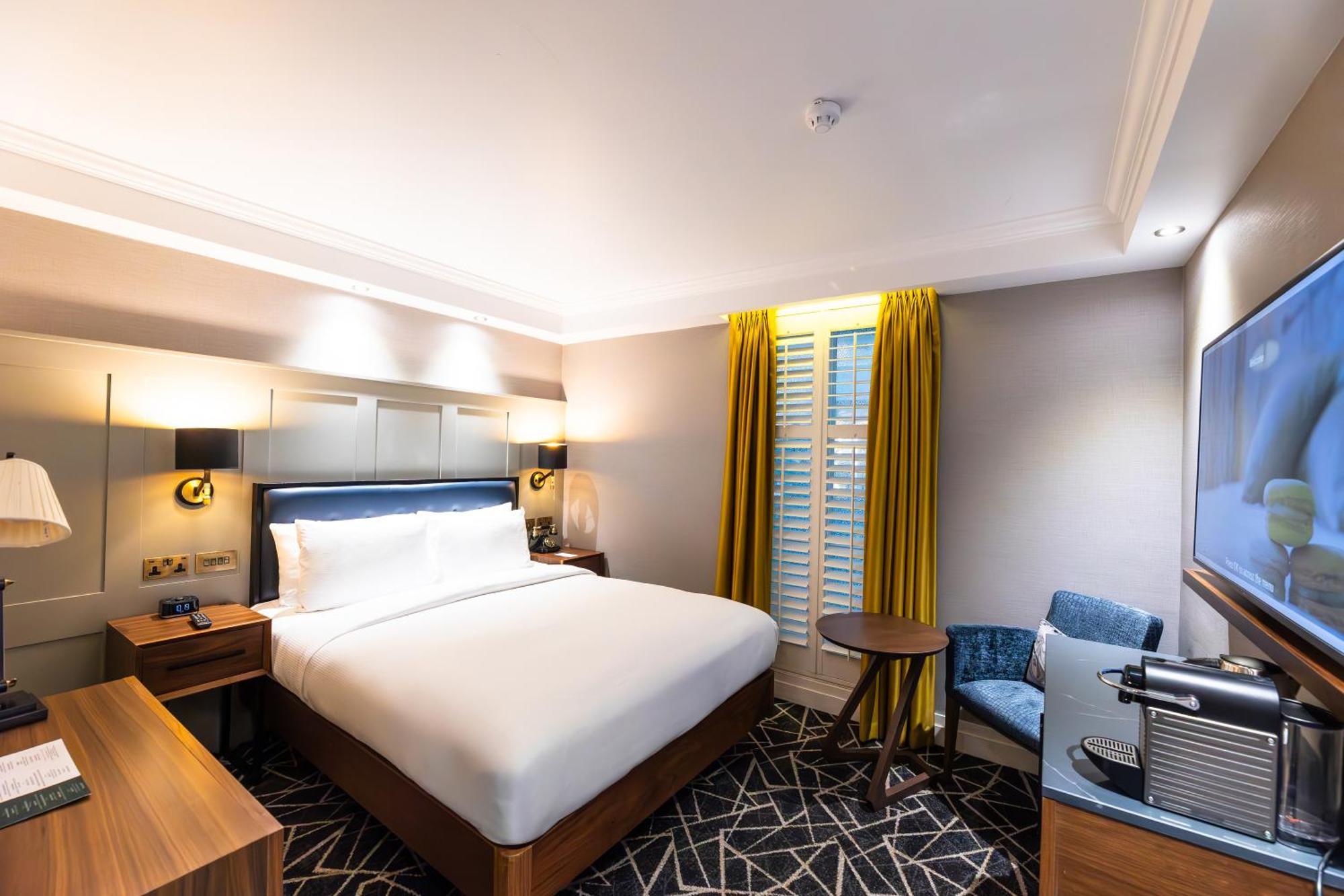 100 Queen'S Gate Hotel London, Curio Collection By Hilton Exterior photo A room at the hotel